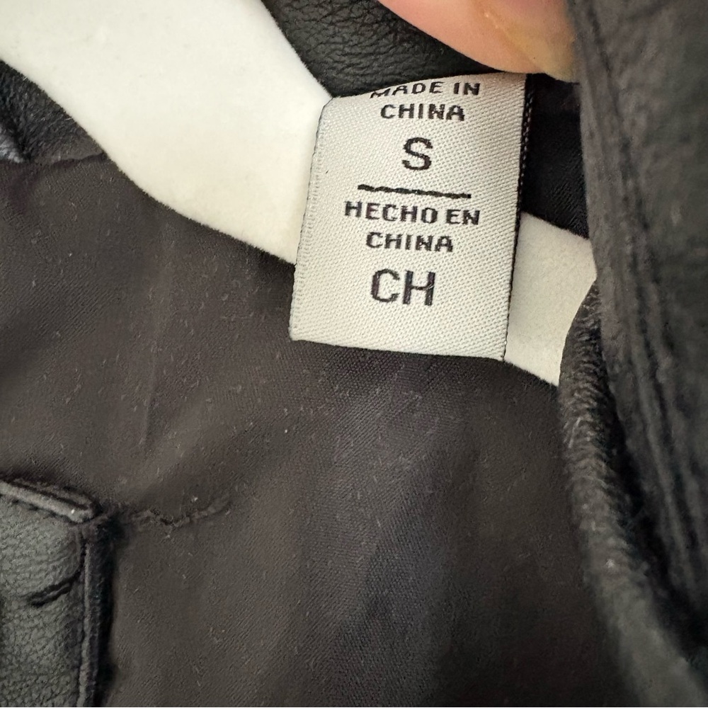 Levi's Women's Classic Black Leather Biker Jacket - Picture 6 of 10